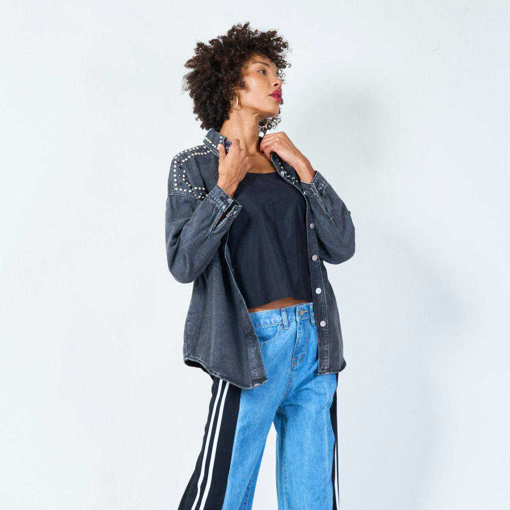 Camicia con Borchie e gioielli