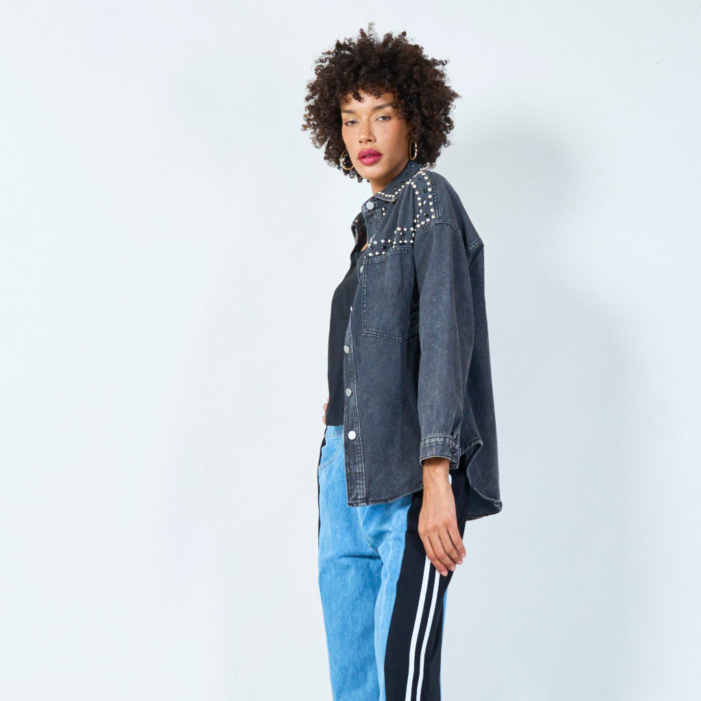 Camicia con Borchie e gioielli